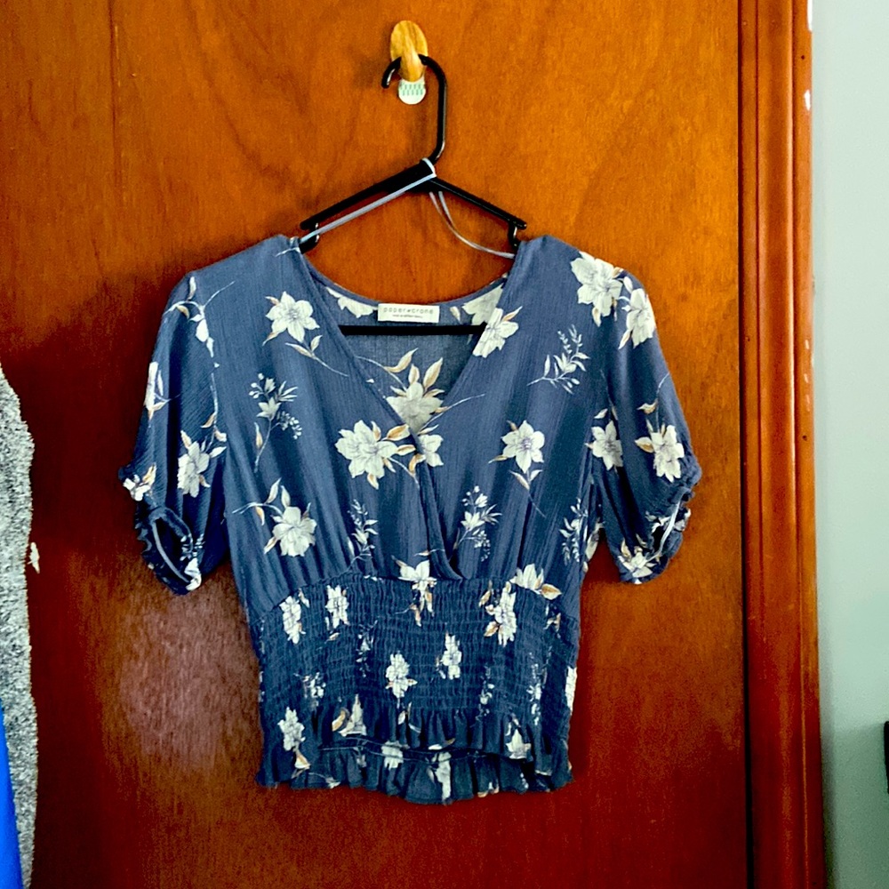 This is a small women’s v-neck dress shirt with flower patterns